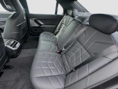 2026 BMW 7 Series — photo 21 view