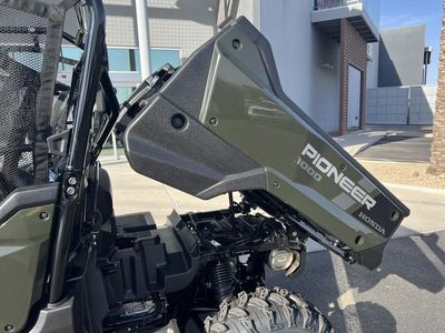2025 Honda Pioneer 1000-6 Deluxe Crew - Photo 17