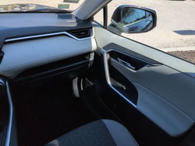2024 Toyota RAV4 — photo 17 view