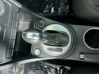 2018 Volkswagen Beetle — photo 22 view