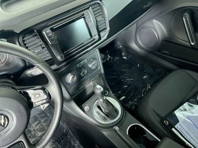 2018 Volkswagen Beetle — photo 23 view