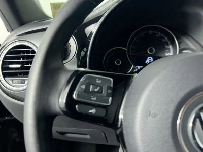2018 Volkswagen Beetle — photo 16 view
