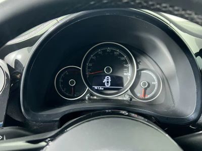 2018 Volkswagen Beetle — photo 20 view