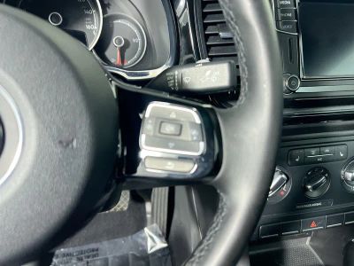 2018 Volkswagen Beetle — photo 17 view