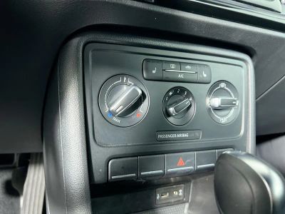 2018 Volkswagen Beetle — photo 24 view