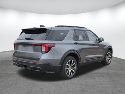 2025 Ford Explorer - Photo 4