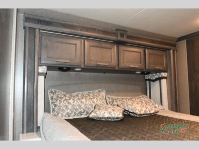 2021 Thor Motor Coach Omni — photo 25 view
