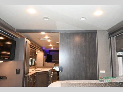 2021 Thor Motor Coach Omni — photo 36 view