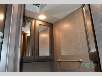 2021 Thor Motor Coach Omni — photo 40 view
