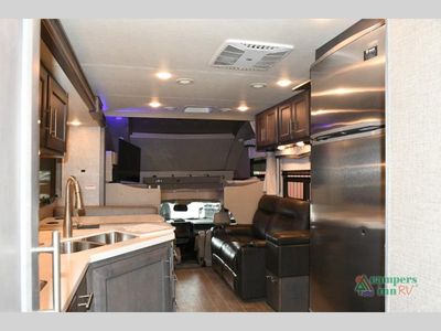 2021 Thor Motor Coach Omni — photo 38 view
