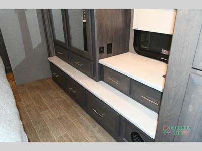2021 Thor Motor Coach Omni — photo 24 view