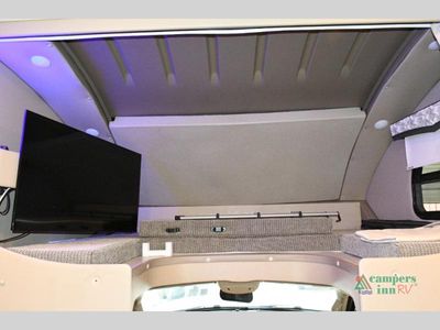 2021 Thor Motor Coach Omni — photo 10 view