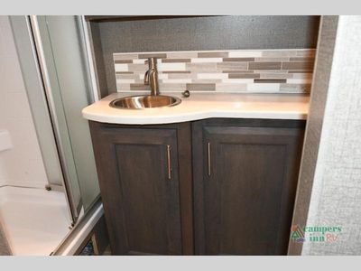 2021 Thor Motor Coach Omni — photo 27 view