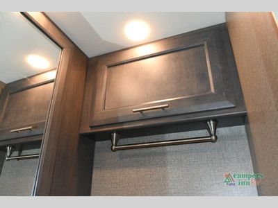 2021 Thor Motor Coach Omni — photo 34 view