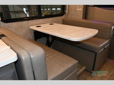 2021 Thor Motor Coach Omni — photo 13 view
