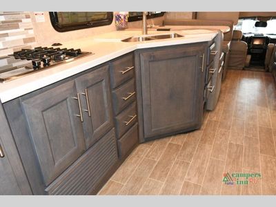 2021 Thor Motor Coach Omni — photo 22 view