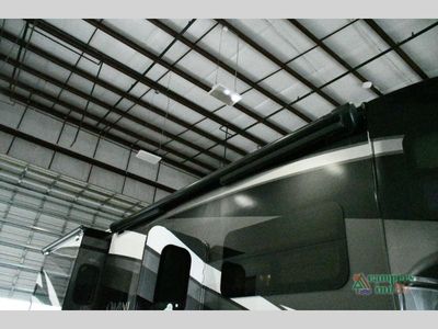 2021 Thor Motor Coach Omni — photo 45 view