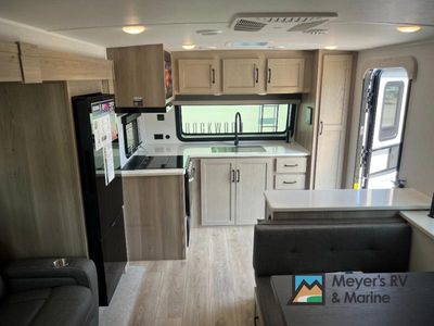 2025 Forest River RV Rockwood Ultra Lite - Photo 7