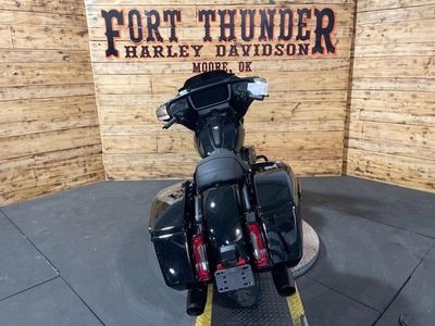 2025 Harley-Davidson FLHX - Street Glide — engine compartment view