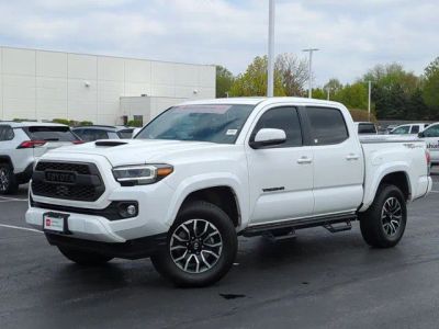2022 Toyota Tacoma - Photo 2