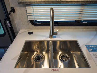 2027 Thor Motor Coach OMNI TRAIL — photo 11 view