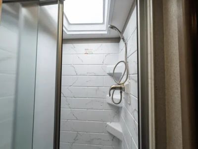 2027 Thor Motor Coach OMNI TRAIL — photo 15 view