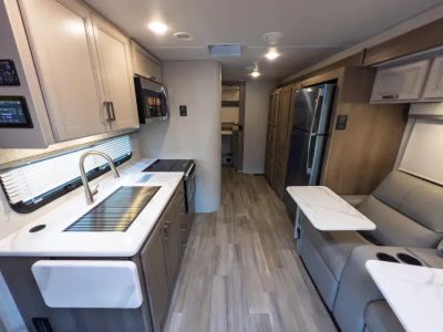 2027 Thor Motor Coach OMNI TRAIL — engine compartment view