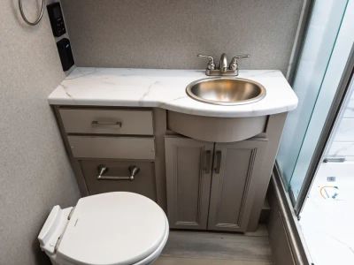 2027 Thor Motor Coach OMNI TRAIL — photo 13 view