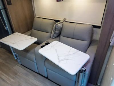 2027 Thor Motor Coach OMNI TRAIL — photo 8 view