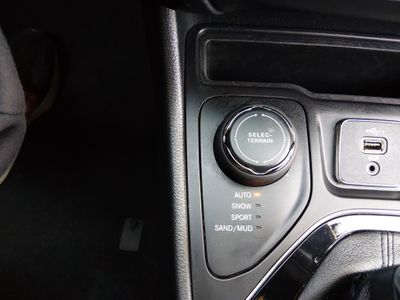2023 Jeep Cherokee - Photo 19