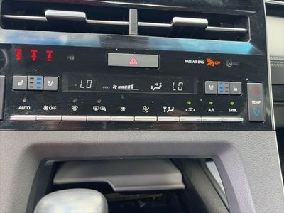 2021 Toyota Avalon Hybrid - Photo 17