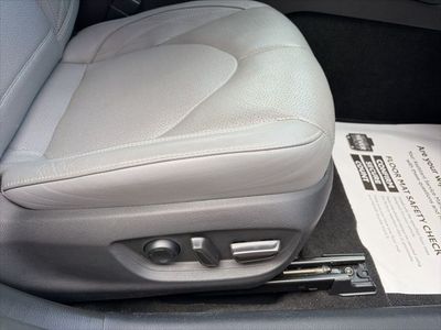2021 Toyota Avalon Hybrid - Photo 23