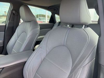 2021 Toyota Avalon Hybrid - Photo 9