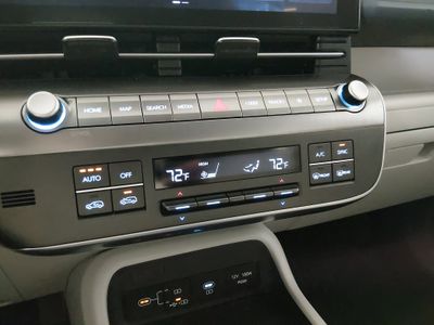 2025 Hyundai Kona — photo 12 view