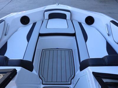 2025 Yamaha Boats AR195 - Photo 10