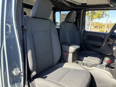2026 Jeep Wrangler — photo 27 view