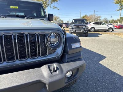 2026 Jeep Wrangler — photo 9 view