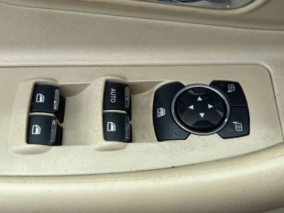 2015 Ford Taurus - Photo 8