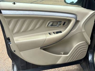 2015 Ford Taurus - Photo 7