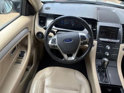 2015 Ford Taurus - Photo 2