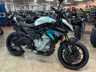 2026 CFMOTO 675NK — front three-quarter view