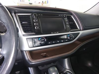 2018 Toyota Highlander - Photo 16