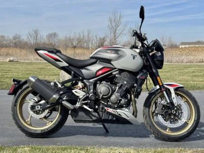 2026 Triumph Trident 800 Ash grey — front three-quarter view