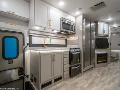 2026 Thor Motor Coach Windsport - Photo 13