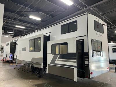 2026 Keystone RV Montana - Photo 5