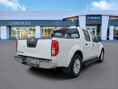 2012 Nissan Frontier — detail view