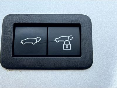 2024 Toyota Prius - Photo 12