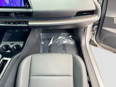 2024 Toyota Prius - Photo 17