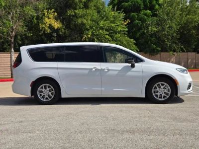 2025 Chrysler Pacifica — rear three-quarter view