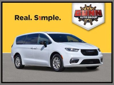 2025 Chrysler Pacifica Select in Bright White Clearcoat — front three-quarter view